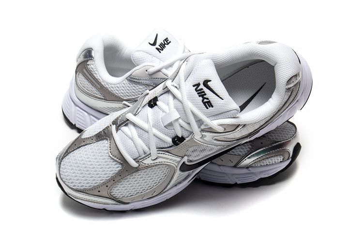 Nike - V5 RNR
Style # HJ5228-104
Color : White / Black / Vast Grey / College Grey