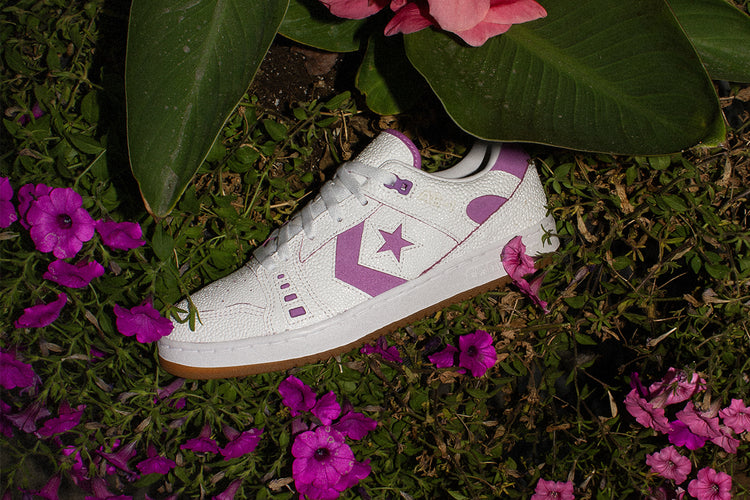 Converse | AS-1 Pro Ox 'Chameleon'

Style # A11995C
Color : White / Fuchsia Glow / White