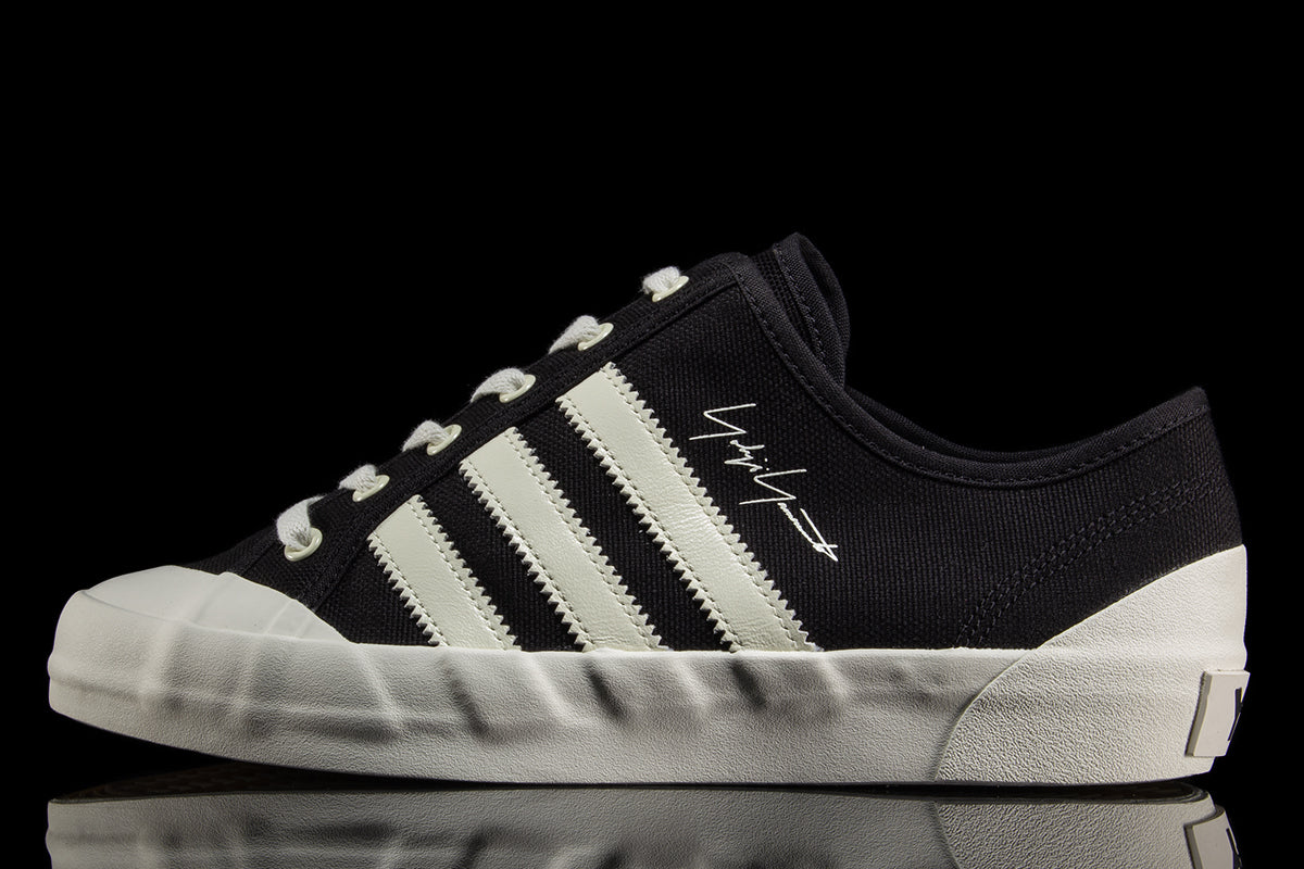 Adidas - Y-3 Nisi Lo
Style # KH9321
Color : Black / Black / Off White
