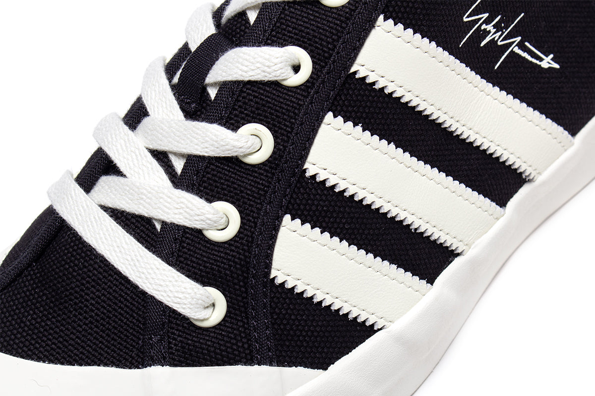 Adidas - Y-3 Nisi Lo
Style # KH9321
Color : Black / Black / Off White