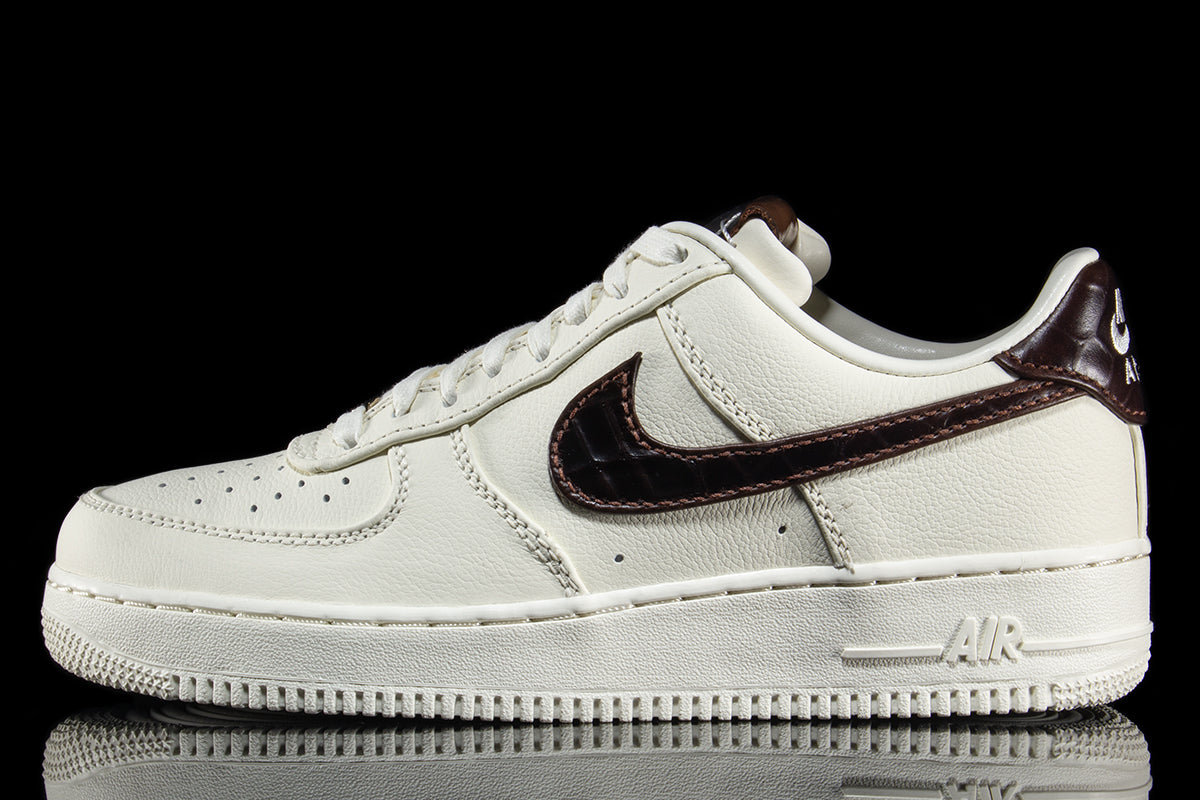 Nike - Air Force 1 '07
Style # IH7332-001
Color : Soft Pearl / Ghost / White