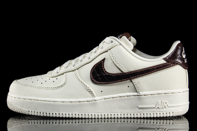 Nike - Air Force 1 '07
Style # IH7332-001
Color : Soft Pearl / Ghost / White