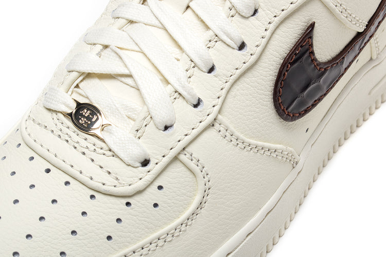 Nike - Air Force 1 '07
Style # IH7332-001
Color : Soft Pearl / Ghost / White