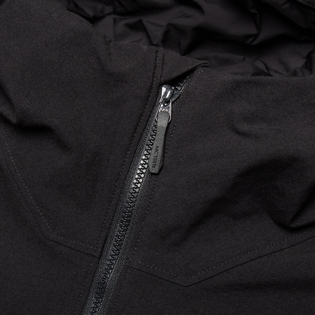 Arc'teryx - Women's Clarkia AR Insulated Hoodie
Style # X000010746
Color : Black