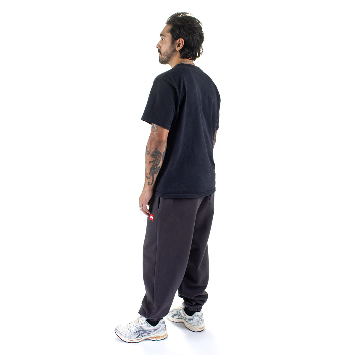 The North Face - Redbox Sweatpants
Style # NF0A8EG30SA1
Color : Obsidian