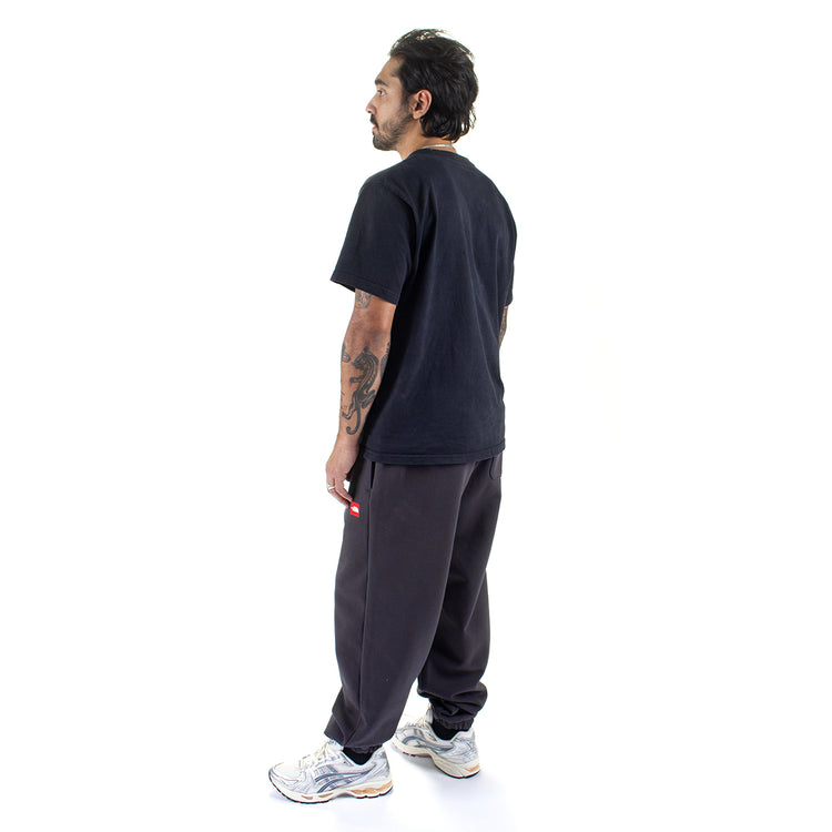 The North Face - Redbox Sweatpants
Style # NF0A8EG30SA1
Color : Obsidian