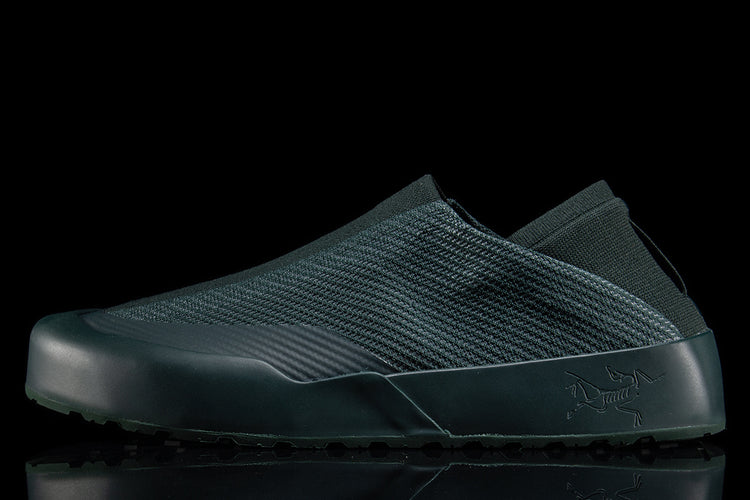 Arc'teryx - Kragg
Style # X000010078
Color : Dark Jade / Dark Jade
