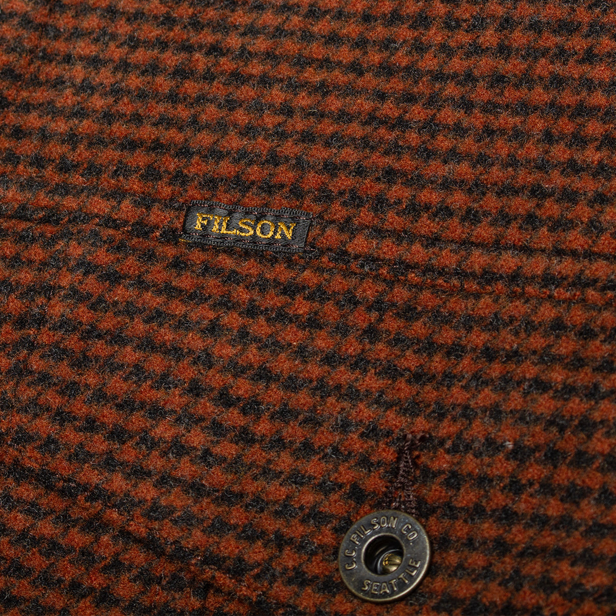 Filson - Spokane Insulated Short Cruiser
Style # F1420299337
Color : Merlot / Black Plaid