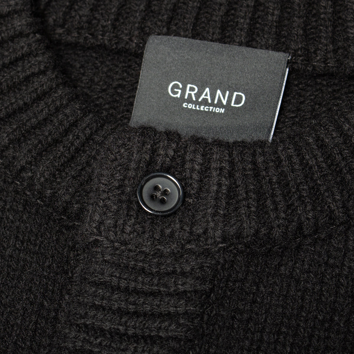Grand Collection - Wool Cardigan
Color : Black&nbsp;
