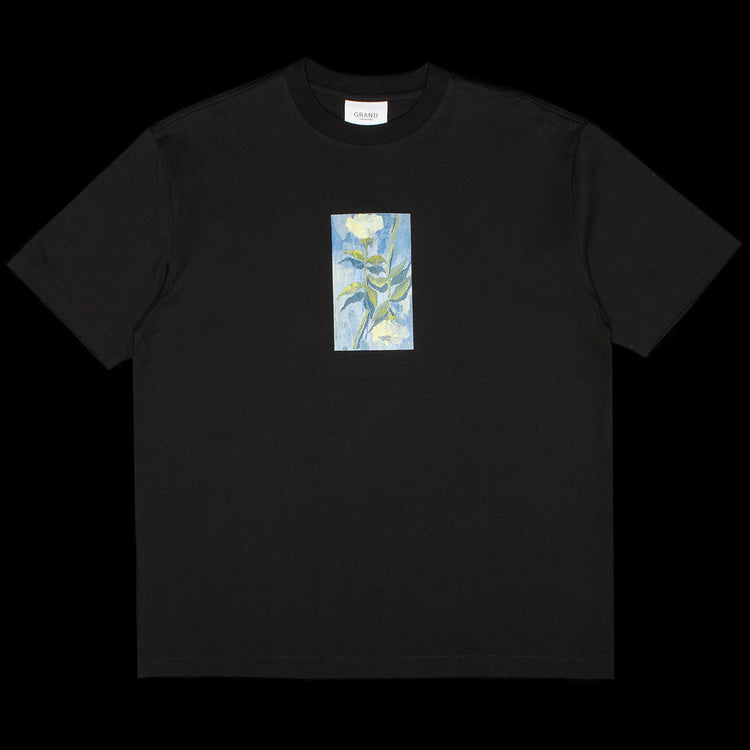 Grand Collection - White Roses T-Shirt

Color : Black