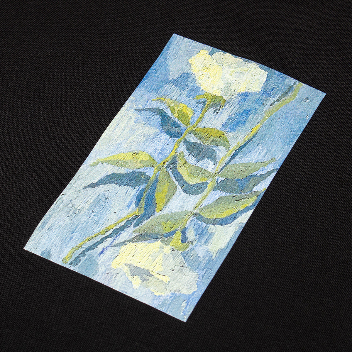 Grand Collection - White Roses T-Shirt

Color : Black