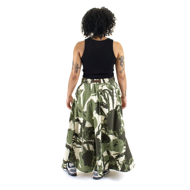 Nike - Women's ACG Smith Summit Skirt
Style # HV0579-229
Color : LT Khaki / Cargo Khaki / Summit White