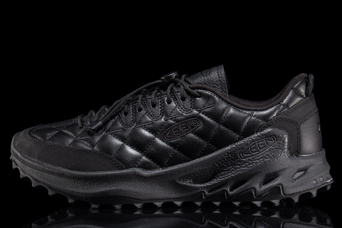Keen - Jasper Zionic
Style # 1032650
Color : Doe Black / Star White