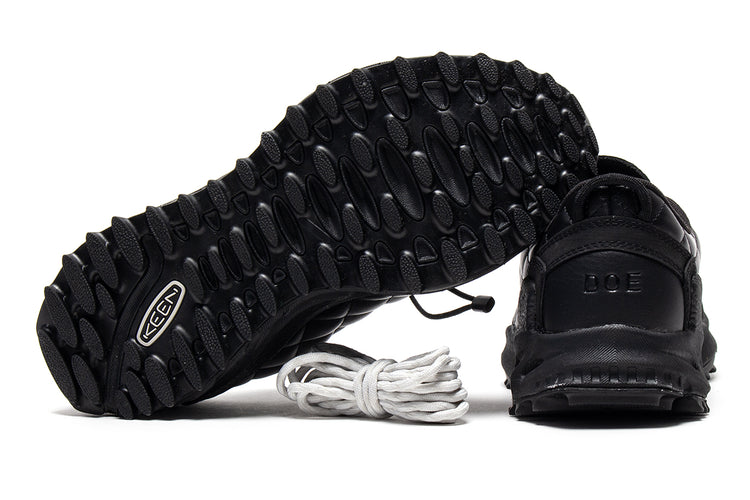 Keen - Jasper Zionic
Style # 1032650
Color : Doe Black / Star White