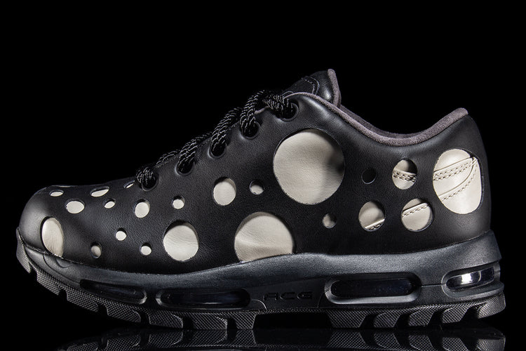 Nike - Air Max Goadome Low
Style # IR2174-100
Color : LT Orewood Brown / Black