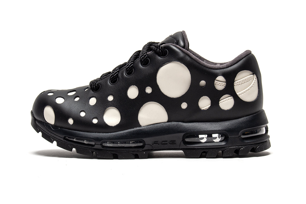 Nike - Air Max Goadome Low
Style # IR2174-100
Color : LT Orewood Brown / Black