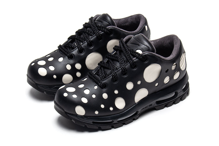 Nike - Air Max Goadome Low
Style # IR2174-100
Color : LT Orewood Brown / Black