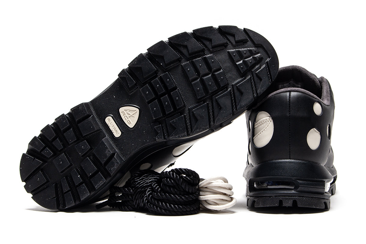 Nike - Air Max Goadome Low
Style # IR2174-100
Color : LT Orewood Brown / Black