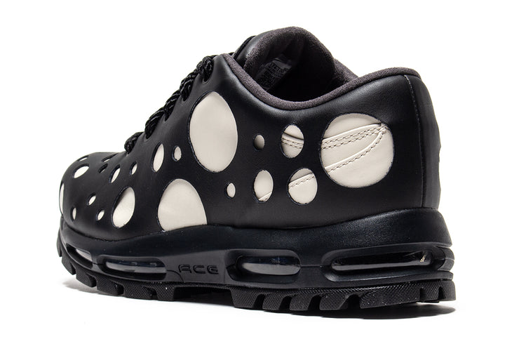 Nike - Air Max Goadome Low
Style # IR2174-100
Color : LT Orewood Brown / Black