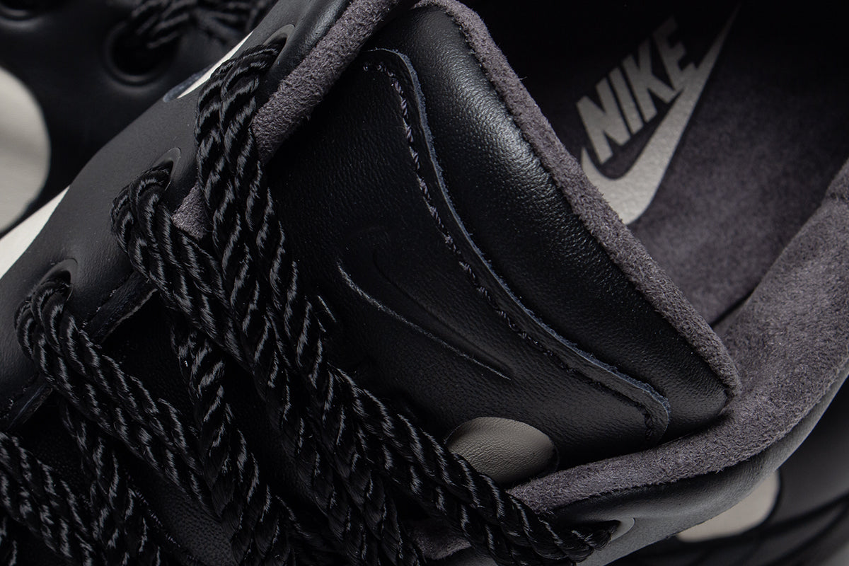 Nike - Air Max Goadome Low
Style # IR2174-100
Color : LT Orewood Brown / Black