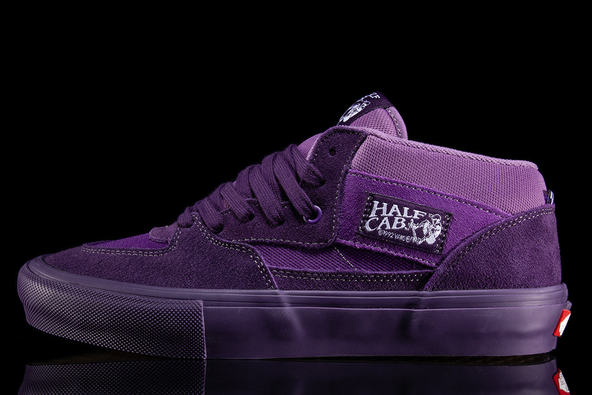 Vans - Skate Half Cab
Style # VN0A5FCDGRE1
Color : Purple Licorice