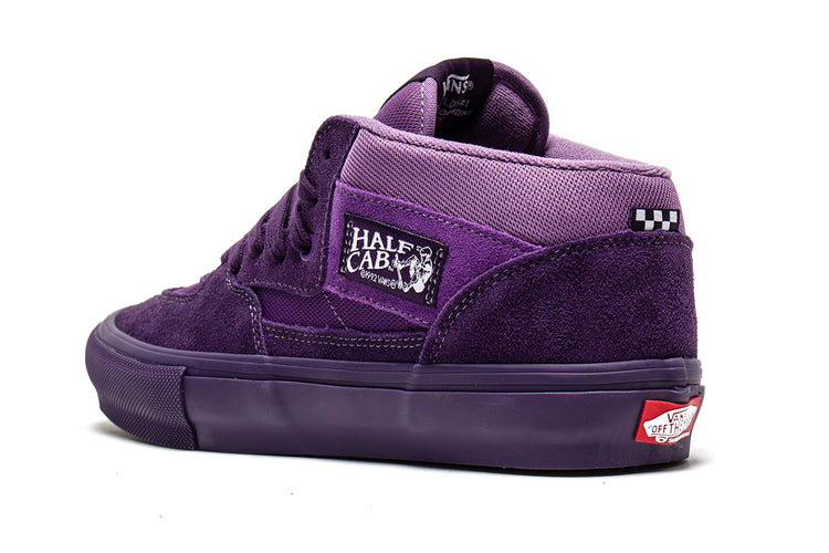 Vans - Skate Half Cab
Style # VN0A5FCDGRE1
Color : Purple Licorice