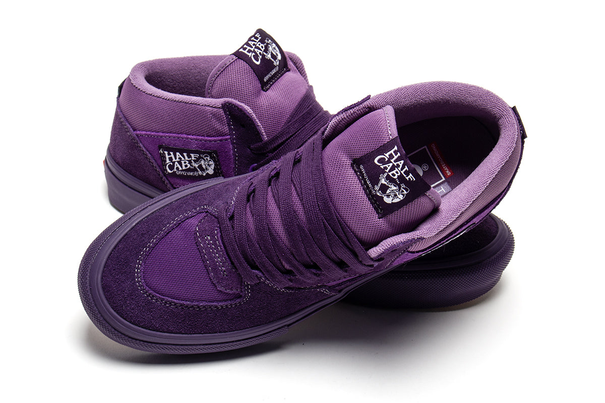 Vans - Skate Half Cab
Style # VN0A5FCDGRE1
Color : Purple Licorice