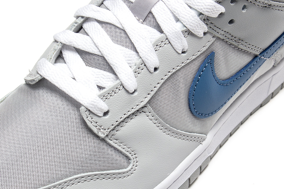 Nike | Dunk Low
Style # HF0391-001
Color : Metallic Silver / Aegean Storm