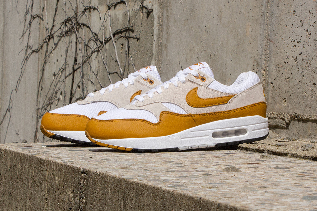 Nike | Air Max 1 'Bronze' Style # DZ4549-110 Color : Light Orewood Brown / Bronze