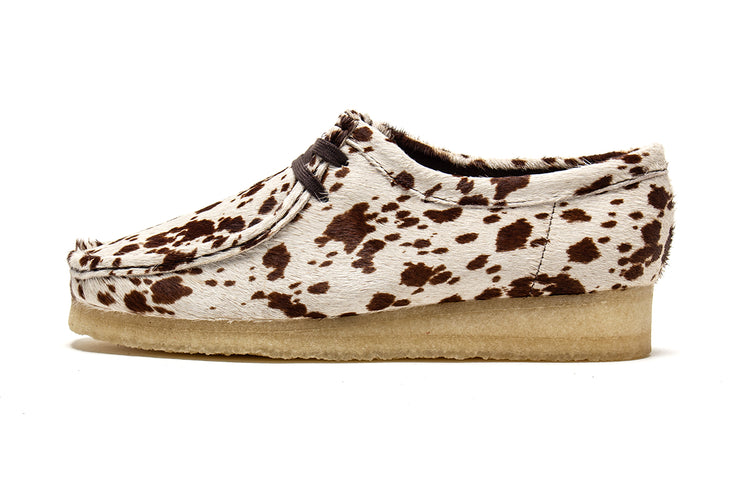 Clarks Originals - Women's Wallabee
Style # 26328442
Color : Brown Cow Print
