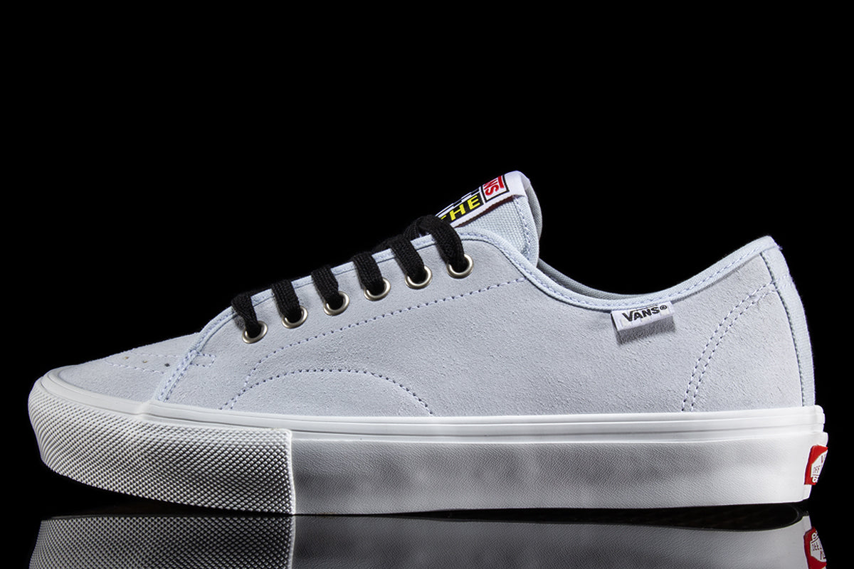Vans - Skate Ave Classic
Style # VN000Y1NSKY1
Color : Sky Blue