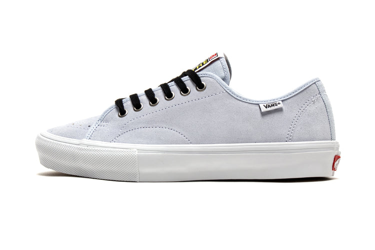 Vans - Skate Ave Classic
Style # VN000Y1NSKY1
Color : Sky Blue