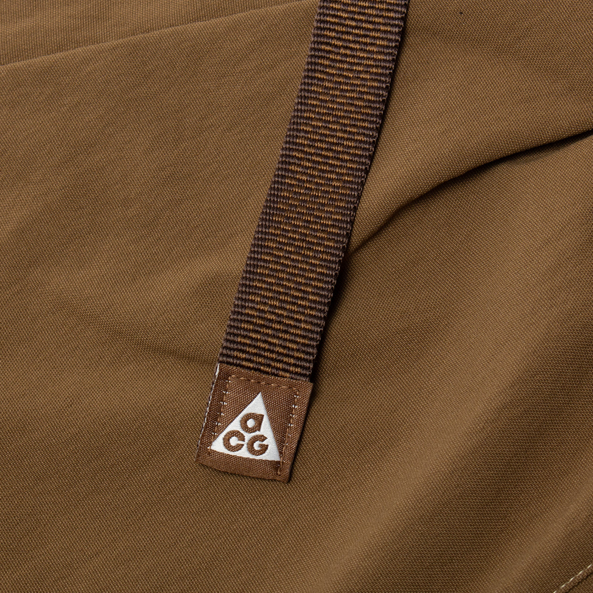 Nike - ACG Smith Summit Cargo Pant
Style # HV0591-235
Color : Mosswood Brown / Anthracite / Summit White