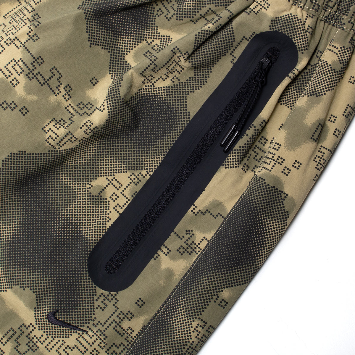 Nike - Tech Pant
Style # HV0972-210
Color : Neutral Olive / Black