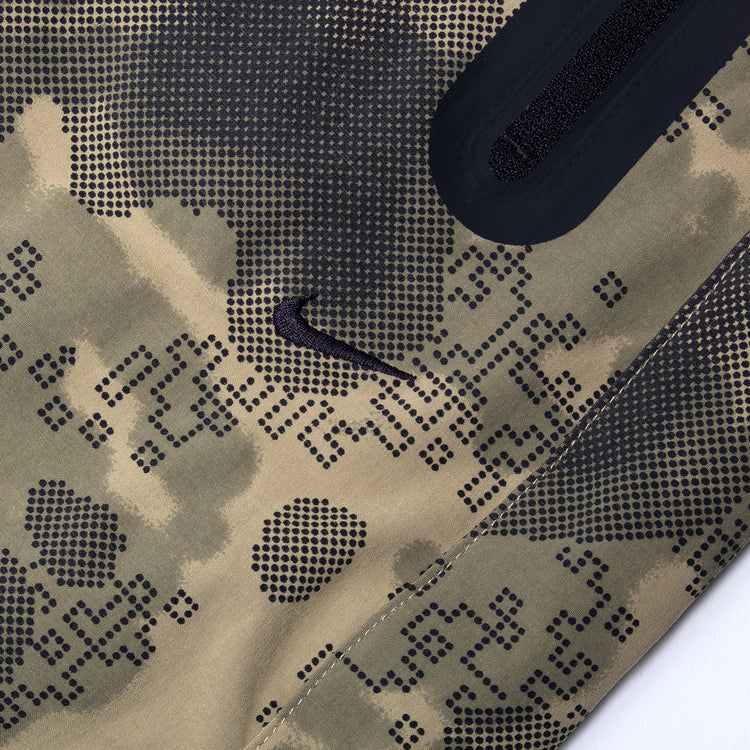 Nike - Tech Pant
Style # HV0972-210
Color : Neutral Olive / Black