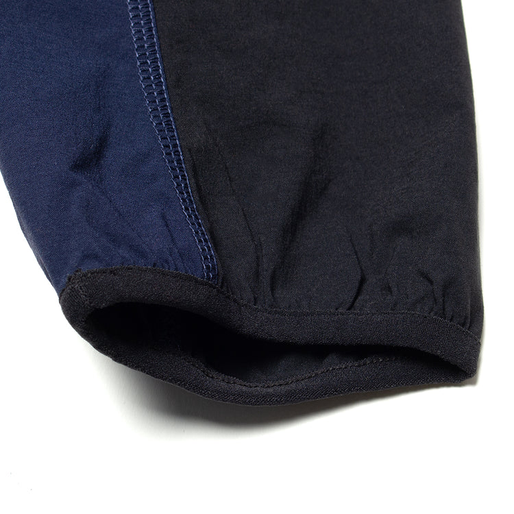 Nike - Zip-Up Jacket
Style # IH8461-010
Color : Black / Obsidian