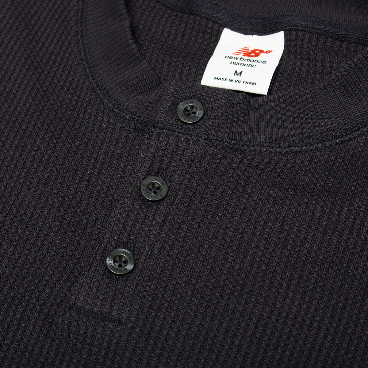 New Balance Numeric - Waffle Knit L/S Henley
Style # MT51958
Color : Dark Night