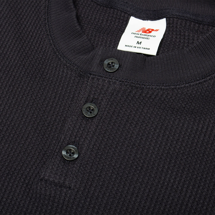 New Balance Numeric - Waffle Knit L/S Henley
Style # MT51958
Color : Dark Night