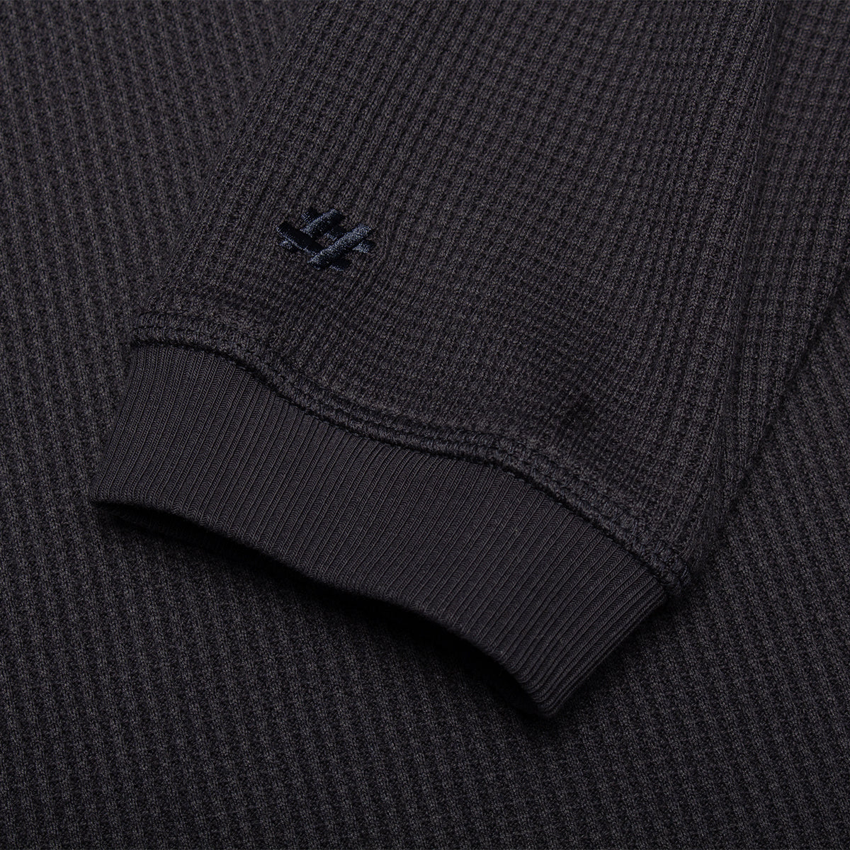 New Balance Numeric - Waffle Knit L/S Henley
Style # MT51958
Color : Dark Night
