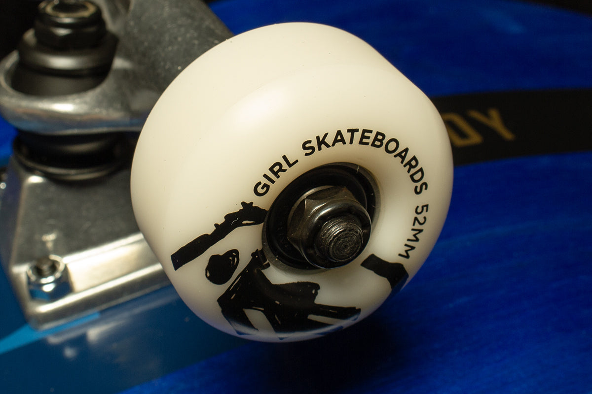 Girl - Serif Complete Deck
Sizes : 7.5" &amp; 8.25"
Length : 31" (7.5) - 31.875" (8.25)
Cory Kennedy