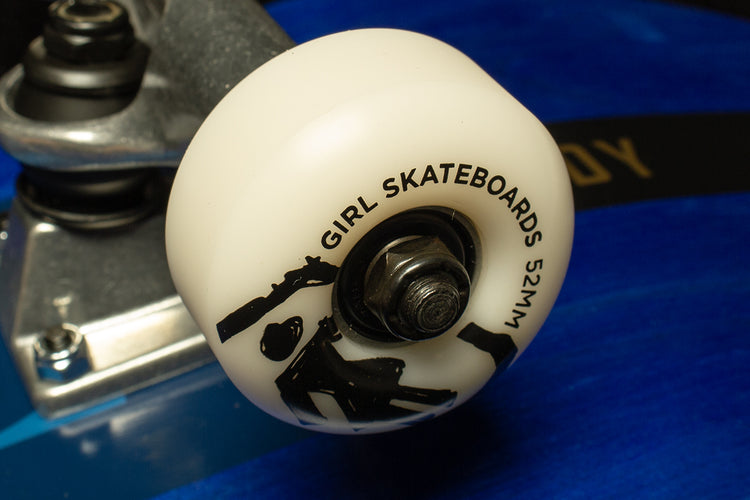 Girl - Serif Complete Deck
Sizes : 7.5" &amp; 8.25"
Length : 31" (7.5) - 31.875" (8.25)
Cory Kennedy