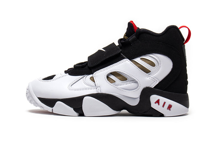 Nike - Air Diamond Turf II
Style # II7080-001
Color : Black / White / Fire Red / Metallic Gold