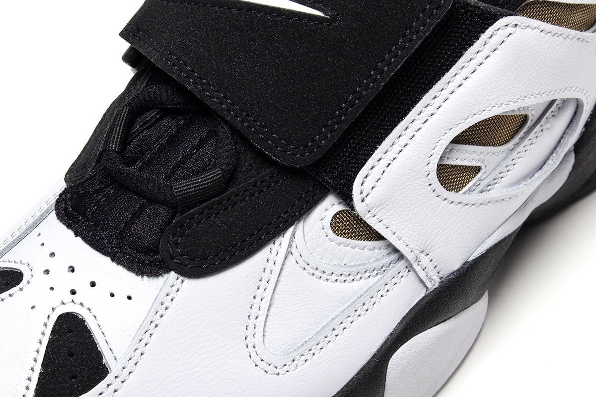 Nike - Air Diamond Turf II
Style # II7080-001
Color : Black / White / Fire Red / Metallic Gold