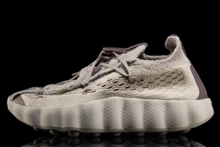 Nike - Mind 002 Flyknit
Style # IR2176-101
Color : Sanddrift / Fossil Rose / Plum Eclipse