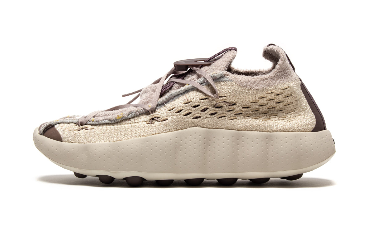 Nike - Mind 002 Flyknit
Style # IR2176-101
Color : Sanddrift / Fossil Rose / Plum Eclipse