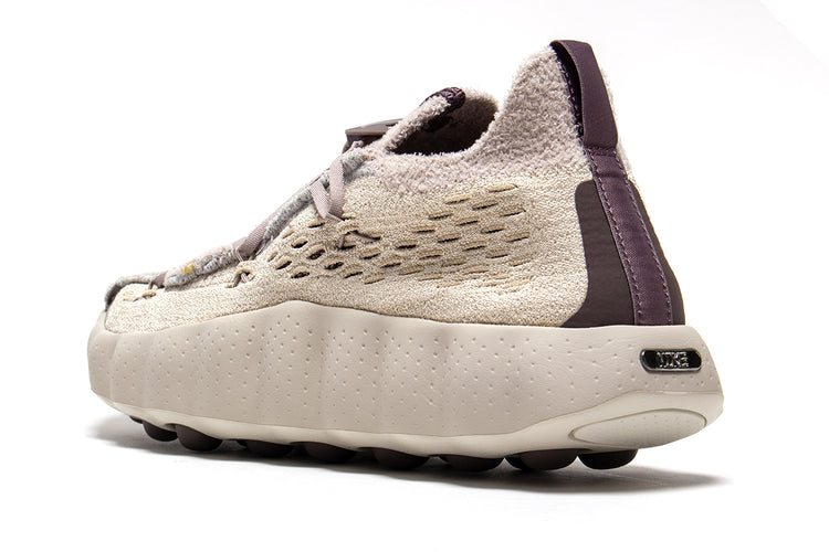 Nike - Mind 002 Flyknit
Style # IR2176-101
Color : Sanddrift / Fossil Rose / Plum Eclipse