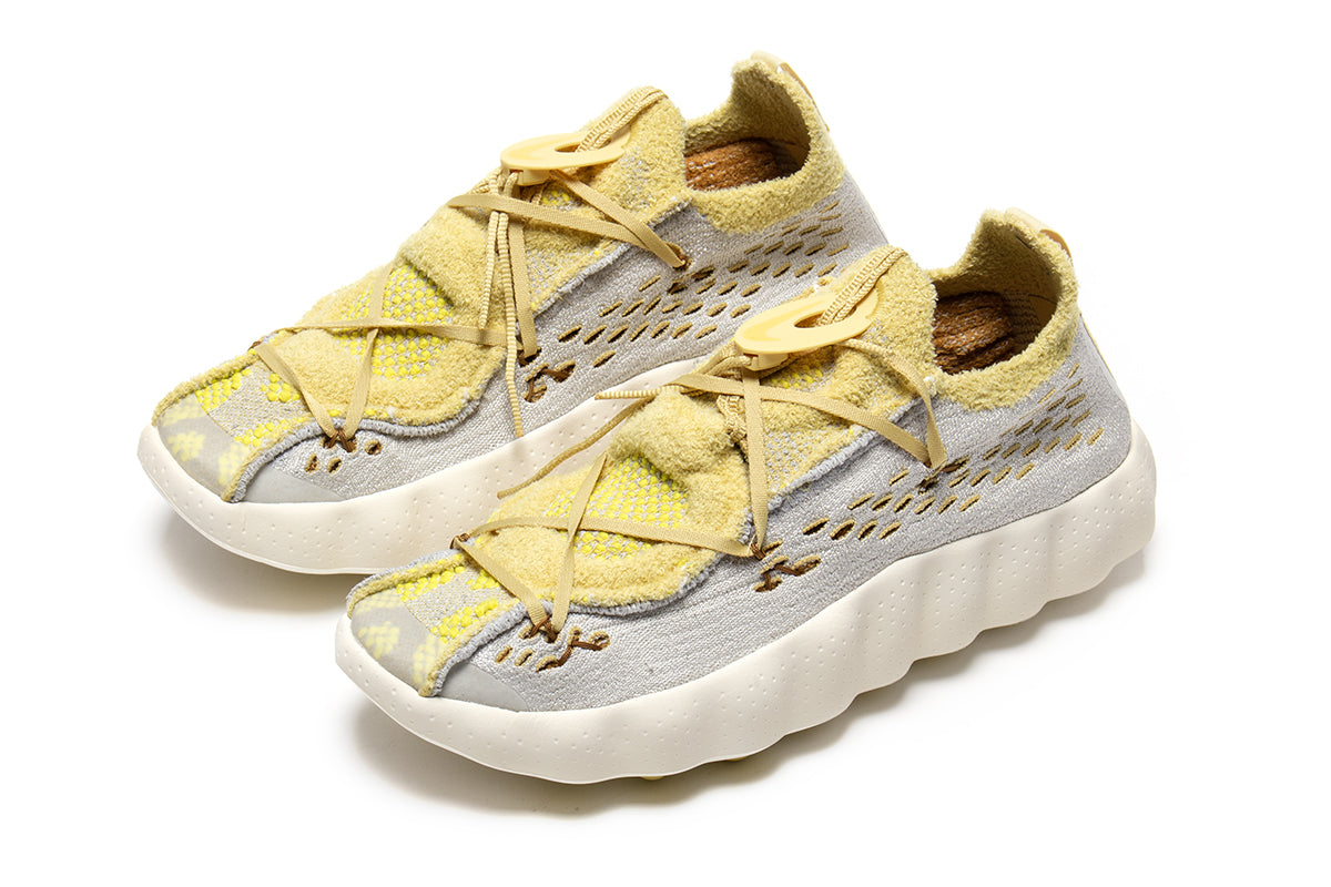 Nike - Mind 002 Flyknit
Style # IR2176-003
Color : Light Bone / Saturn Gold / Infinite Gold