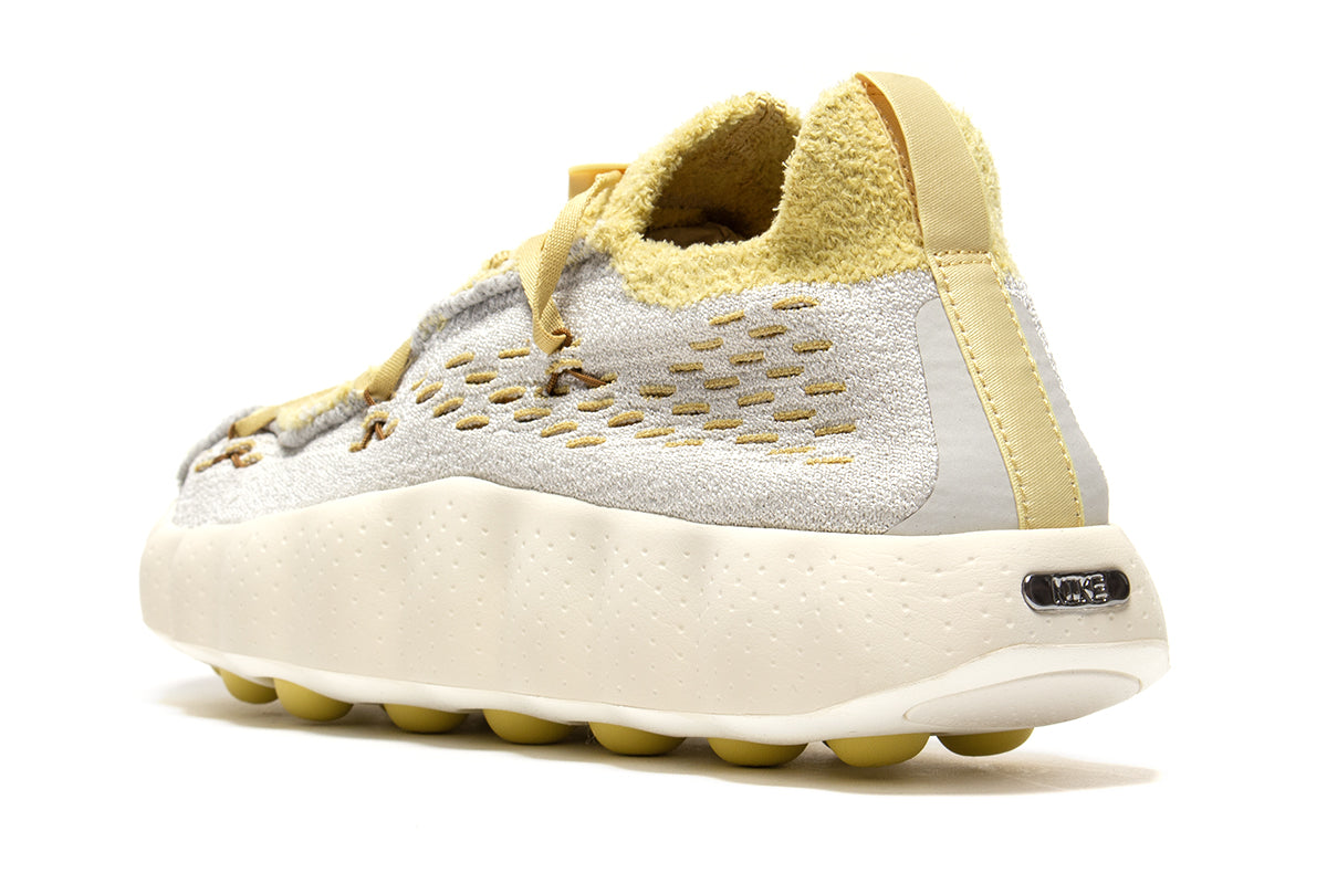 Nike - Mind 002 Flyknit
Style # IR2176-003
Color : Light Bone / Saturn Gold / Infinite Gold