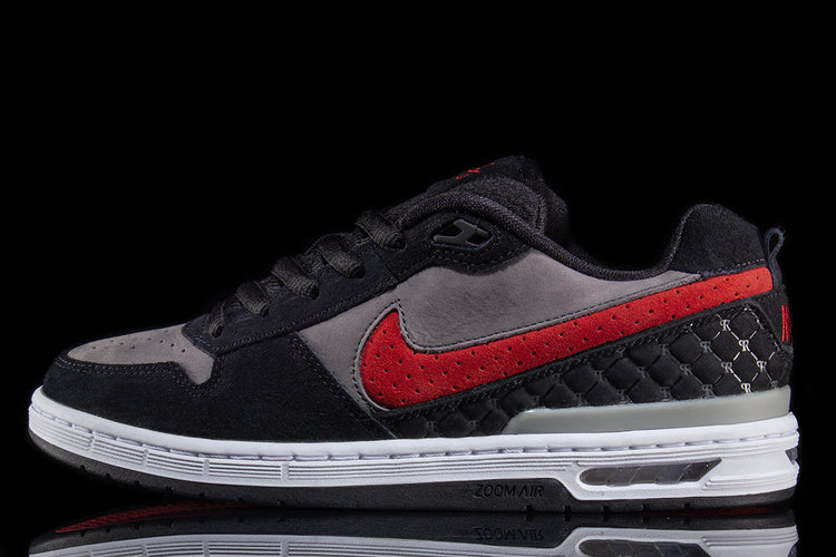 Nike SB - Paul Rodriquez Zoom Air Low
Style # IM7147-001
Color : Black / Varsity Red / Flint Grey / Black