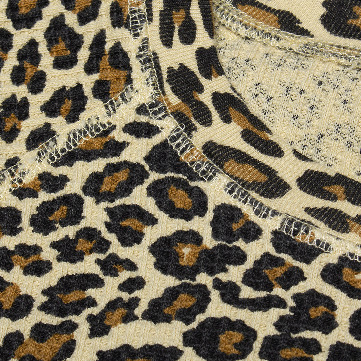 Stussy - Raglan Thermal Basic Stock
Style # 1140356
Color : Leopard